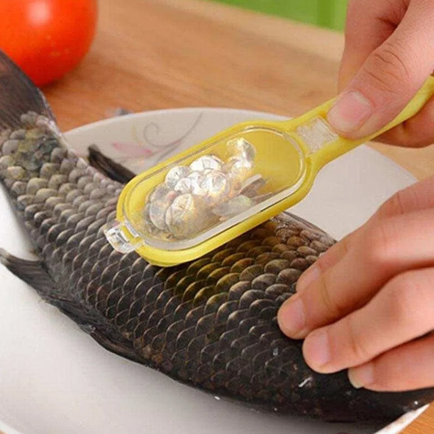 0112 Plastic Fish Scales Graters Scraper, Fish Skin Brush Fish Cleaning Tool Scraping Scales Device with Cover Home Kitchen Cooking Tools 1 Pieces